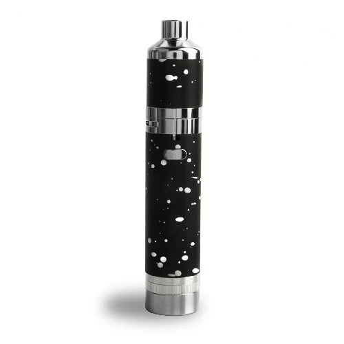 front view of the Yocan Evolve Plus XL in a black white splatter. A wax vaporizer with quad quartz coil, and dual compartment silicone jar.