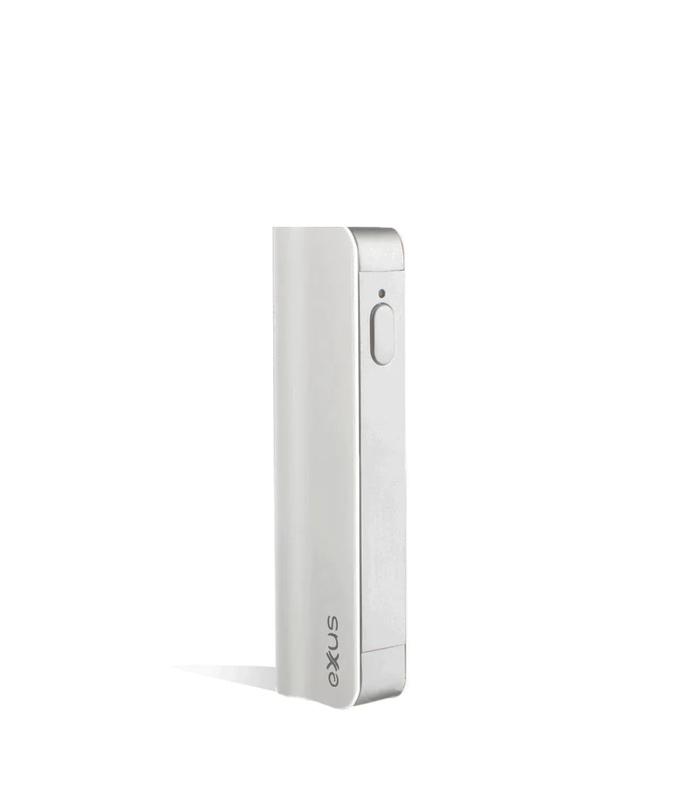 Front view of the Exxus Snap VV 650mAh cartridge vaporizer in sleek white. This compact, stealthy 510-thread battery features a recessed chamber designed to perfectly conceal and protect your favorite oil cartridges on the go.