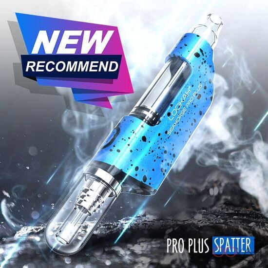 Front view of the Lookah Seahorse Pro Plus in blue black splatter. Equipped with a magnetic tip cover to protect the delicate quartz heating element while traveling or safely storing the device.