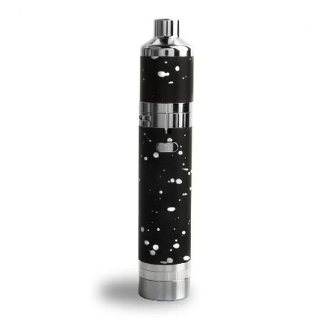 front view of the Yocan Evolve Plus XL in a black white splatter. A wax vaporizer with quad quartz coil, and dual compartment silicone jar.
