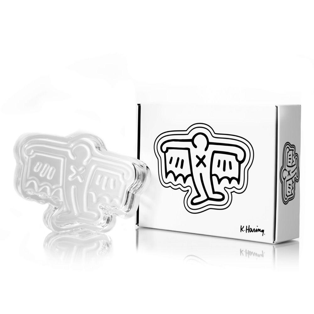 front view of the K. Haring Crystal glass catchall ashtray. A elevated and stylish ashtray made with premium materials.
