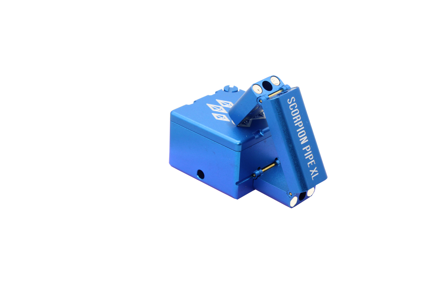 front view of the wolf grinders XL folding hand pipe. A grinder made with compact form in mind with durable aluminum and a sturdy blue finish.