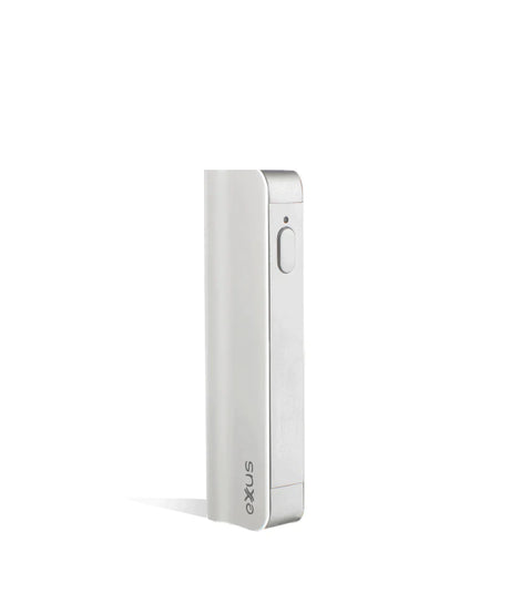 Front view of the Exxus Snap VV 650mAh cartridge vaporizer in sleek white. This compact, stealthy 510-thread battery features a recessed chamber designed to perfectly conceal and protect your favorite oil cartridges on the go.