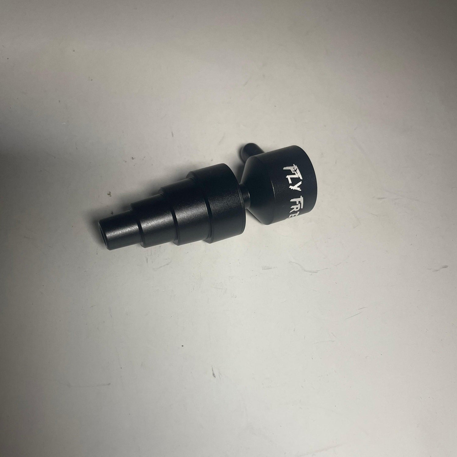 Front view of the Fly Fresh Reversibowl Switch in. This 4-in-1 modular aluminum slide is engineered to fit 14mm and 19mm male or female joints to resolve hardware compatibility issues with water pipes.