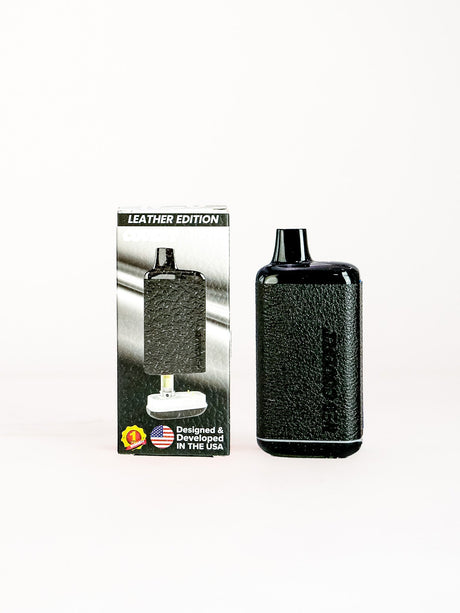 Front facing view of the NEU Push Covert Discreet Battery in black. This stealthy 650mAh concealed cartridge battery completely hides your 510-threaded oil tanks within its chassis for ultimate privacy on the go.