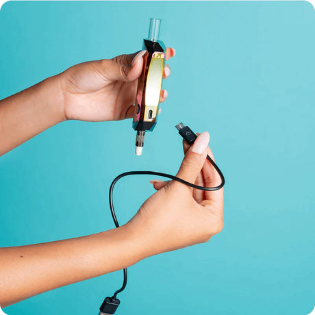 Side profile view of the Ooze Pronto electric dab straw in gold showcasing the modern Type-C charging port. Equipped with a dependable high-capacity battery, this travel-friendly vaporizer ensures rapid recharging and long-lasting daily sessions.