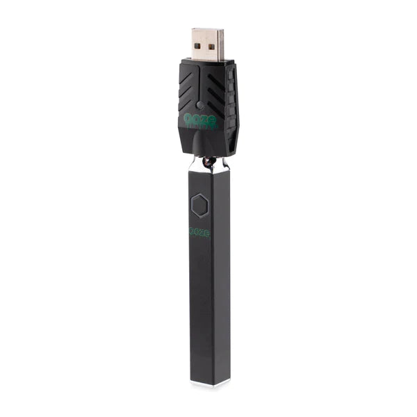 Front view of the Ooze Quad 510 battery in sleek black. This unique vaporizer features an innovative square design that prevents the device from rolling off flat surfaces and cracking attached glass cartridges.
