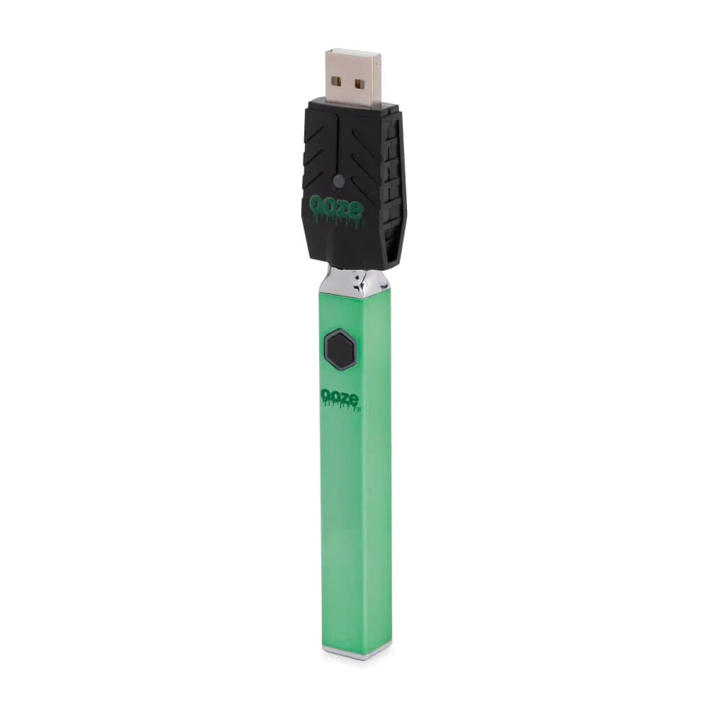 Front view of the Ooze Quad 510 battery in sleek green jade. This unique vaporizer features an innovative square design that prevents the device from rolling off flat surfaces and cracking attached glass cartridges.