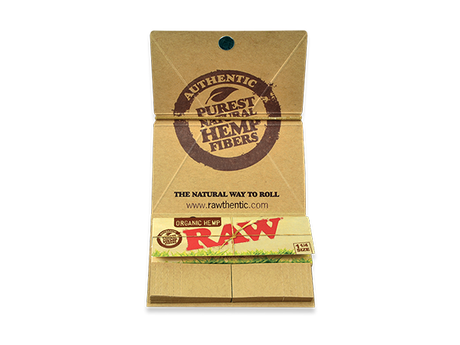 Front flat lay view of a single RAW Organic Hemp Artesano 1 1/4 booklet in natural tan. This comprehensive pack houses 50 unbleached organically grown hemp papers, a built-in pack of unrefined tips, and a magnetic closure to keep your rolling supplies securely locked together.